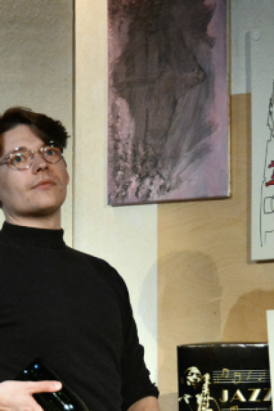 „POV: Du machst deiner Freundin die Nägel und bist sehr supportive“ - Premiere an der Landesbühne