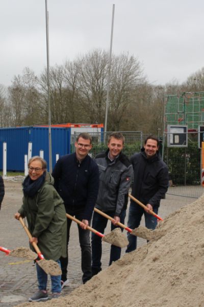 Spatenstich für die Arbeiten am Johann-Rasenack-Freibad