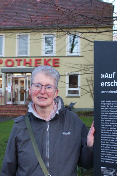 Gedenkstele erinnert an Hohenkirchener Apotheker