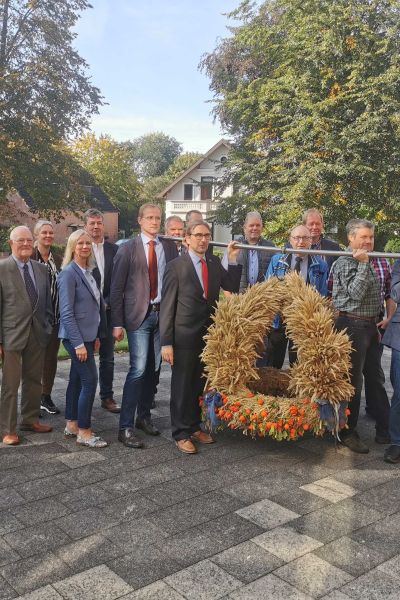 Erntekronenüberbringung in Friesland