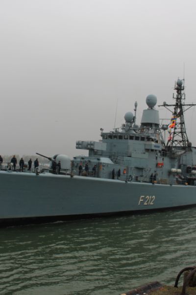 Letztes Einlaufen der Fregatte 