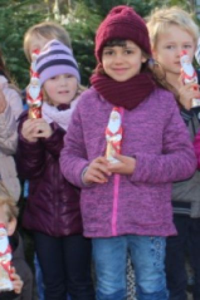 Eine schöne Tradition - Familie Voß verschenkt Weihnachtsbäume