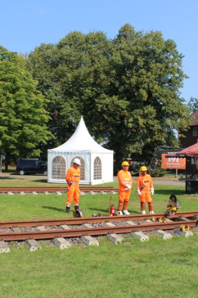 Spatenstich zum Gleisumbau in Sande