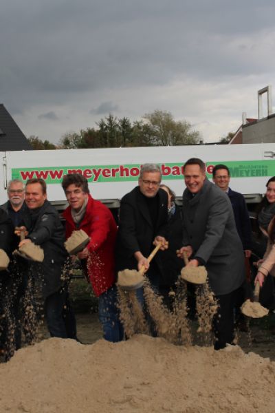 Erster Spatenstich für neue Kita