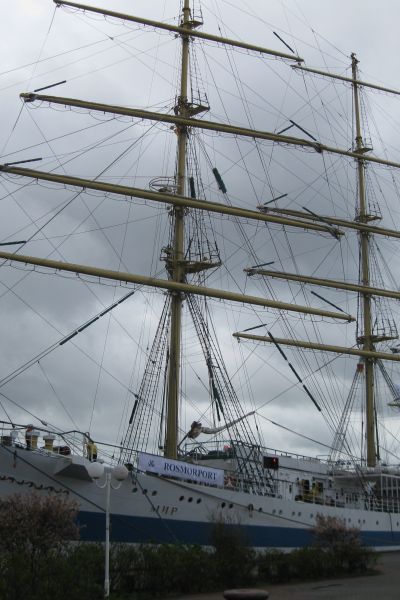 Wilhelmshaven: Segelschulschiff Mir zu Gast in Wilhelmshaven