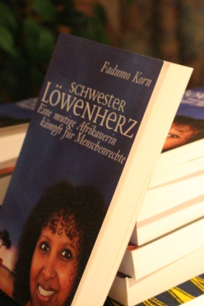 „Schwester Löwenherz“ - Buch über Genitalverstümmelung vorgestellt
