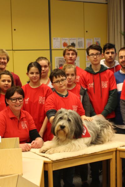 Mit Hunden Kinder und Demenzerkrankte zusammenbringen