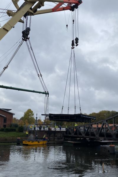 Sanierungsarbeiten an der Deichbrücke dauern an