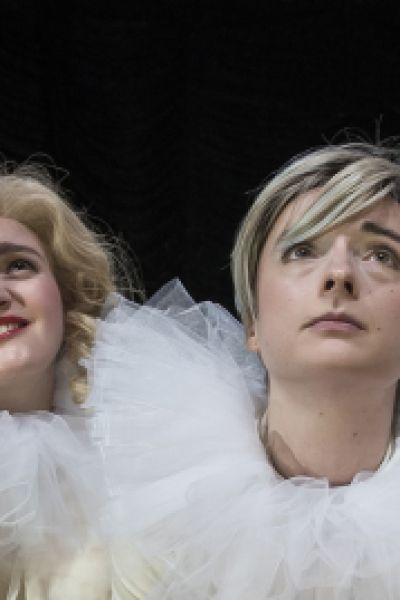 „Jedermann (stirbt)“ feiert Premiere im Stadttheater