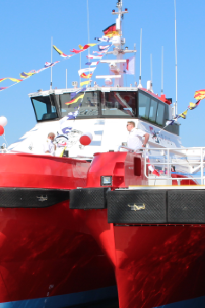 Wilhelmshaven: Zwei Schiffe getauft