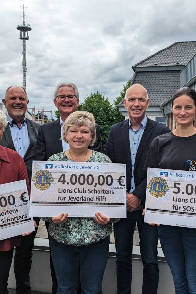 Lions-Club Schortens spendet an Organisationen