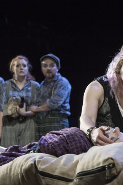 „Mutter Courage und ihre Kinder“ feiert Premiere