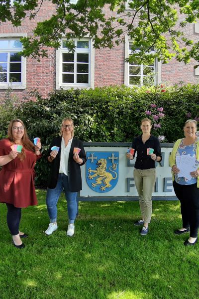 Friesland stellt Notfallkarten gegen Häusliche Gewalt vor