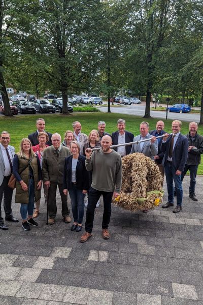 Erntekrone an Friesland übergeben