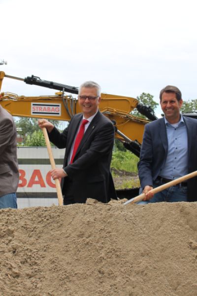Sande: Erster Spatenstich für neuen ZOB