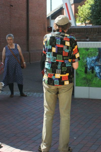 Von grau zu bunt: Stromkästen in Varel