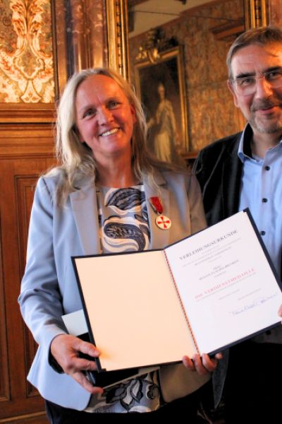 Verdienstmedaille für Renate Brunken