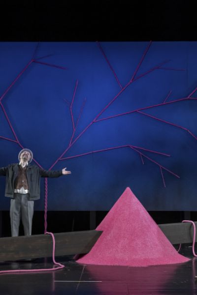 Warten an der Landesbühne