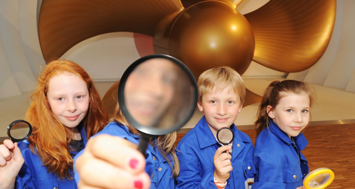 In diesen Sommerferien lässt das Besucherzentrum der Meyer Werft zum ersten Mal ein Familienprogramm vom Stapel laufen. Jeweils sonntags sind die Kinder den Ozeanriesen ganz nah.