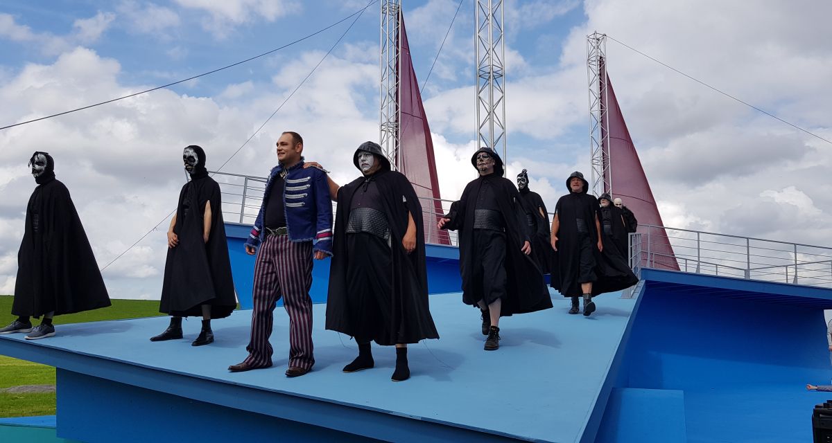 Bürgermeister lobt interkommunale Zusammenarbeit bei Theaterstück