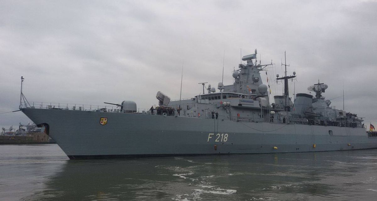 Fregatte sichert geklaute Yacht