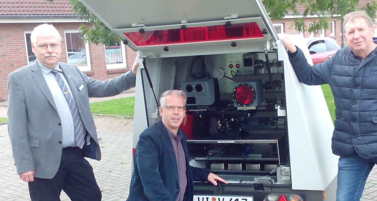 In Jever wird eine mobile Blitzanlage vorgestellt