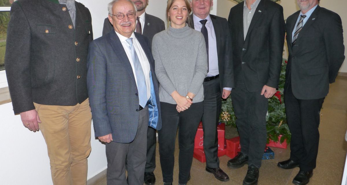 Oberbürgermeister Andreas Wagner (Stadt Wilhelmshaven), Dr. Reinhard Sprauer (ÄKN Bezirksstelle Wilhelmshaven), Landrat Sven Ambrosy (Landkreis Friesland), Lena Baars, Koordinatorin der Gesundheitsregion Jade-Weser, Landrat Thomas Brückmann (Landkreis Wesermarsch), Jens Wagenknecht (Vorstandsvorsitzender ÄKN Bezirksstelle Wilhelmshaven), Klaas Hinrichs (Geschäftsführer ÄKN Bezirksstelle Wilhelmshaven)
