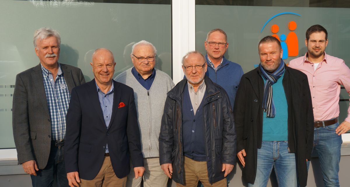 Bild von links:
K. D. Schulz – 1. Vorsitzender SSB-WHV
Holger Barkowski – 1. Vorsitzender VKP
Männerchor - Georg Lübben
Gerald Legrand – 1. Vorsitzender WSSV
WSC Frisia - Holger Falk
ESV- Markus Gellert
Erik Stellmacher – Geschäftsführer VKP