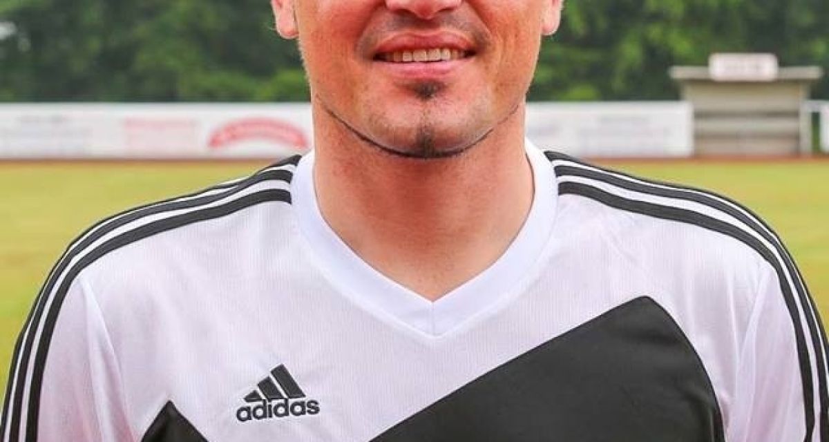 Man sieht den neuen Trainer des SVW Maik Stolzenberger.