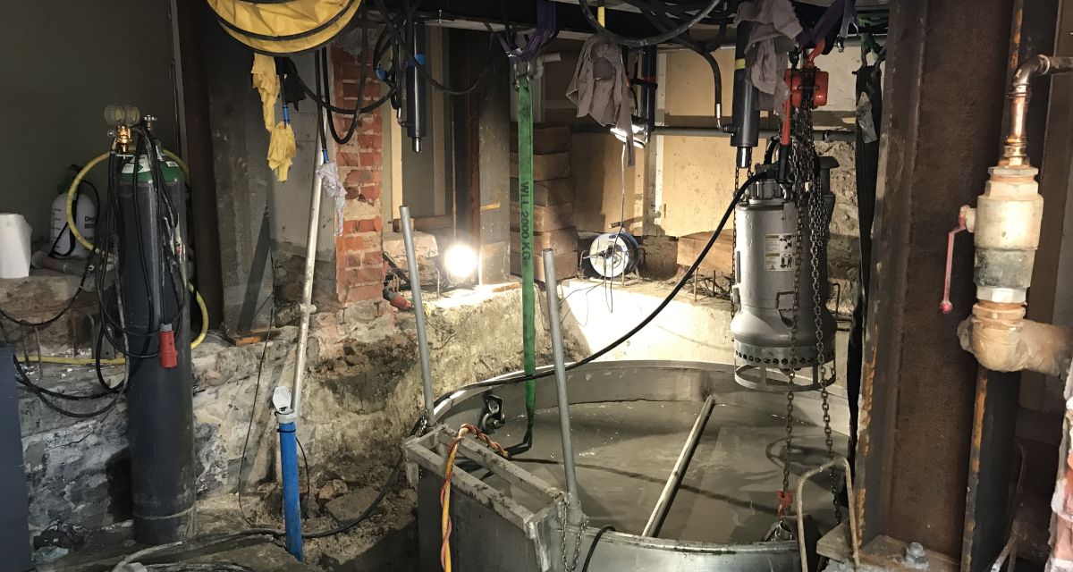 Objekt durch Taucher untersucht