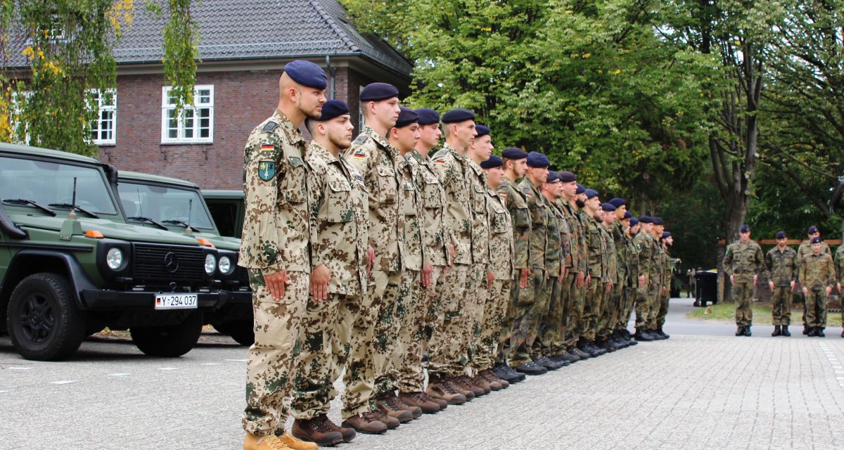 Acht Soldaten verabschiedet