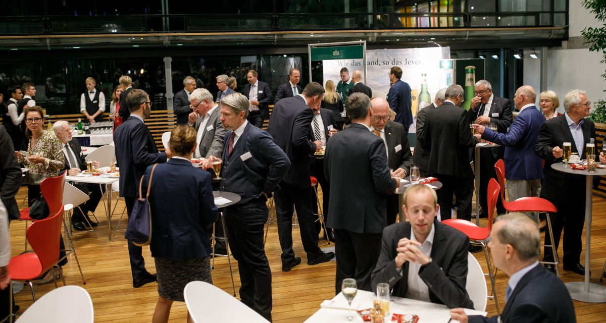 Veranstaltung in Landesvertretung Niedersachsen beim Bund in Berlin.
1. Parlamentarischer Abend der Jade Wirtschaftsregion.