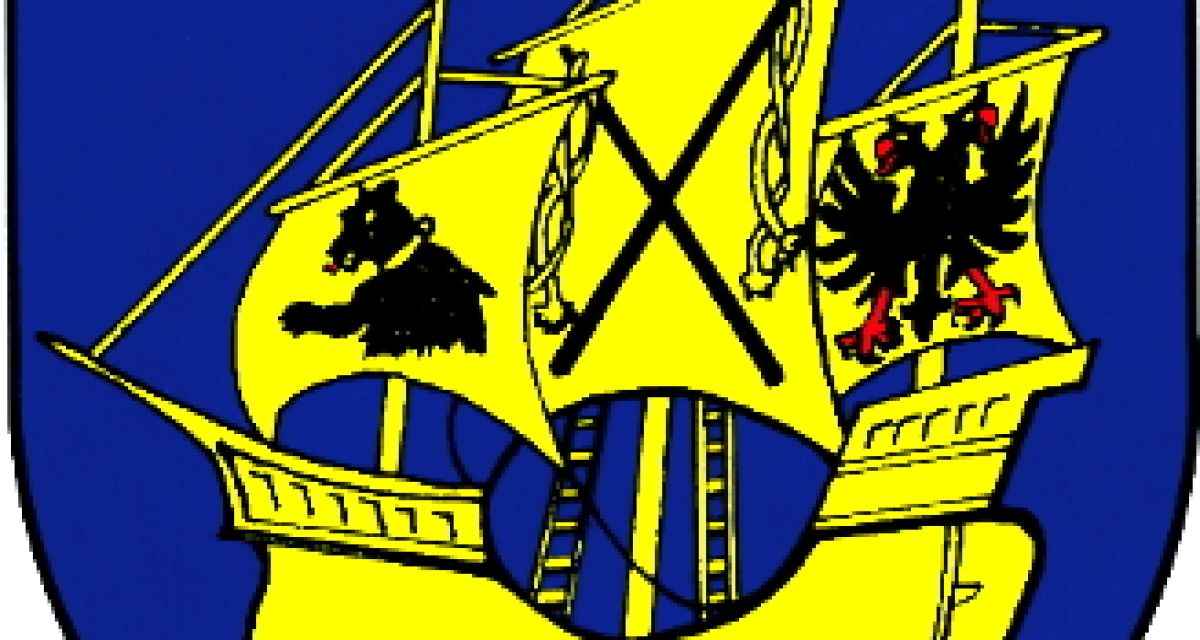 Ein gemalter gelber Dreimaster auf blauem Grund. Wappen des Landkreises Wittmund