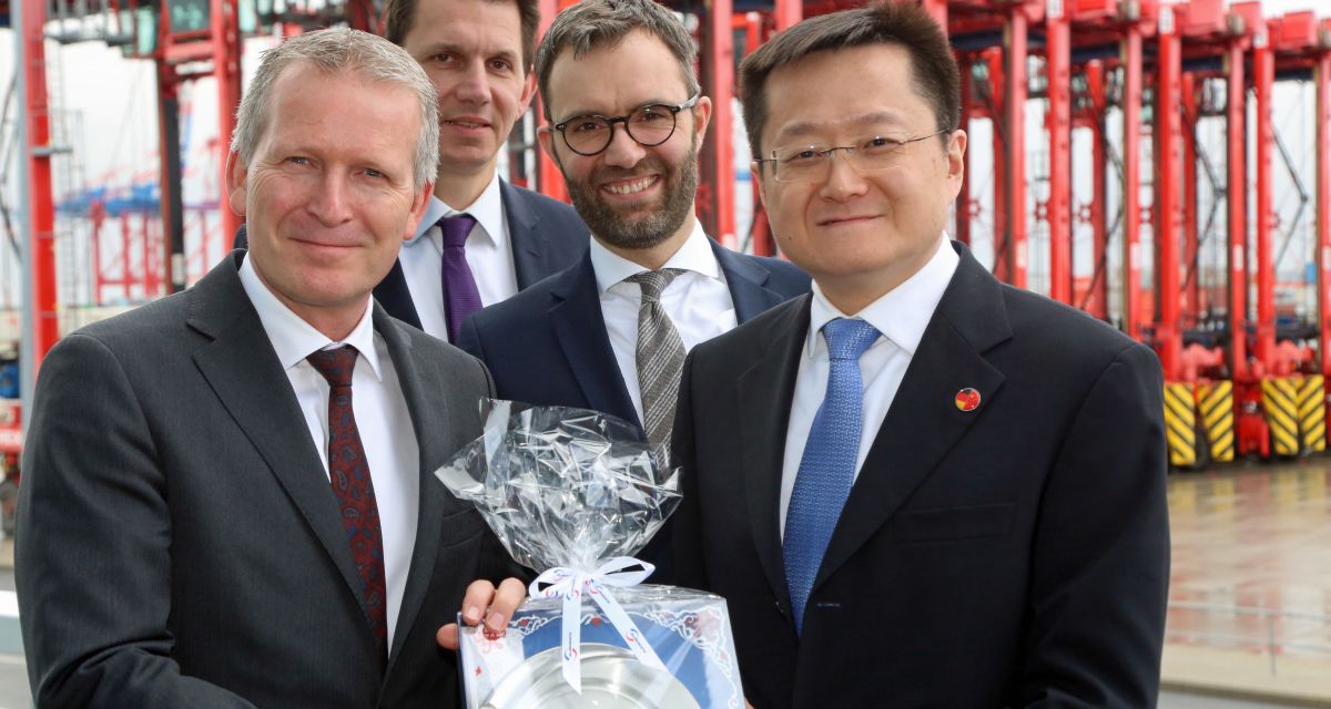 Chinesischer Generalkonsul besucht Container Terminal