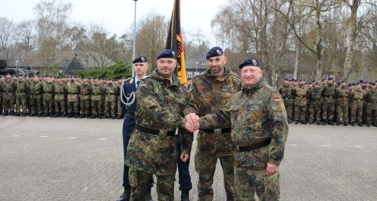 Kommandoübergabe des ersten Bataillons  des Objektschutzregiments Upjever