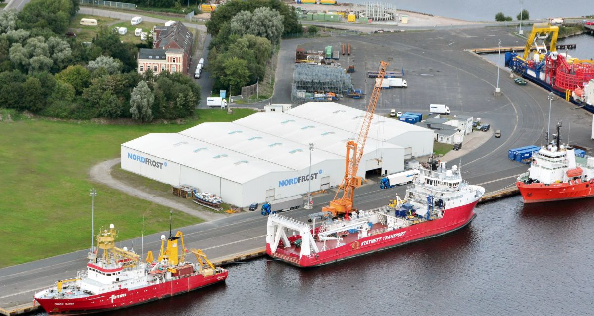 Zu sehen ist das Gelände von Nordfrost am Wilhelmshavener Innenhafen.