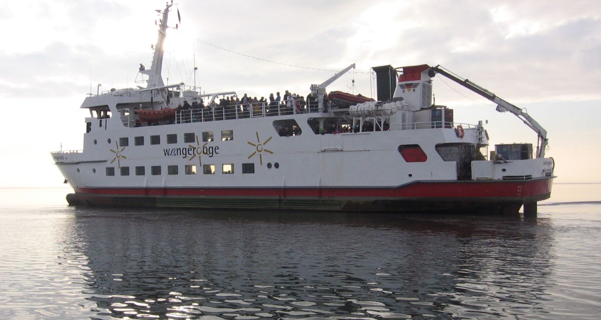 Zu sehen ist ein Fährschiff auf der Nordsee.