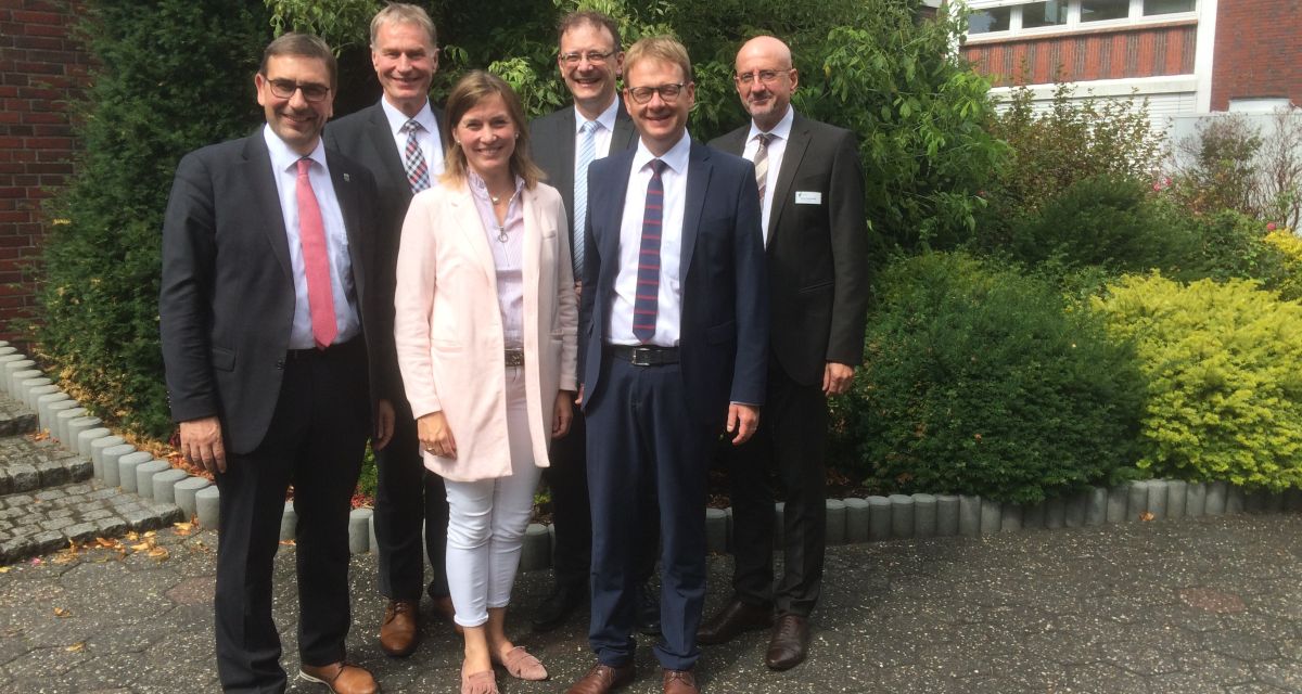 St. Johannes Hospital in Varel empfängt parlamentarischen Staatssekretär