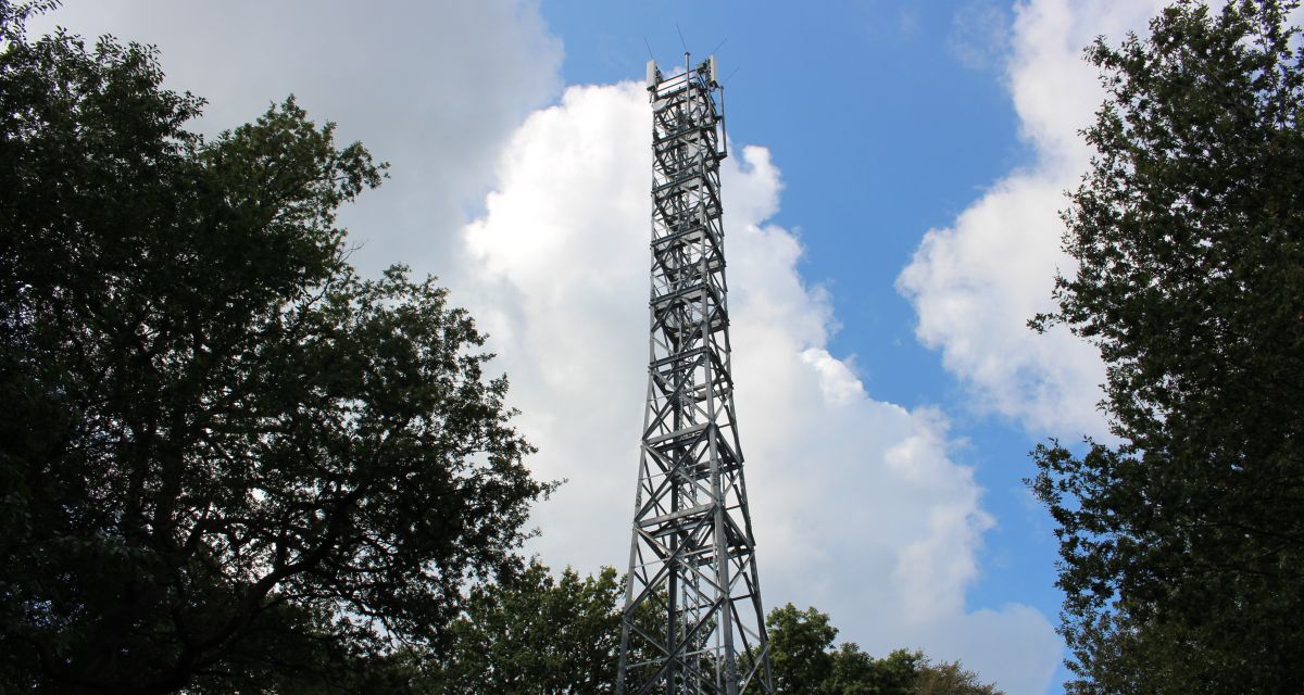 Der neue Funkmast in Neuenburg. 