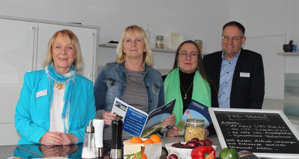 VHS Schortens stellt neues Programmheft vor