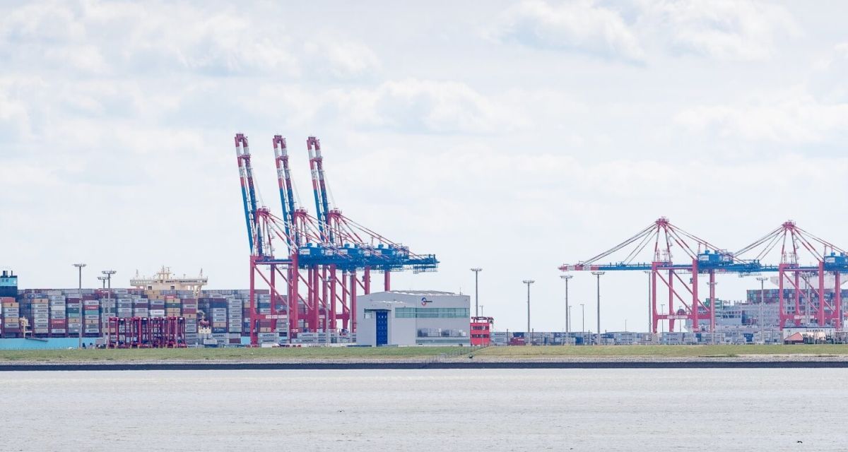 Zu sehen ist der Jade-Weser-Port in Wilhelmshaven. 