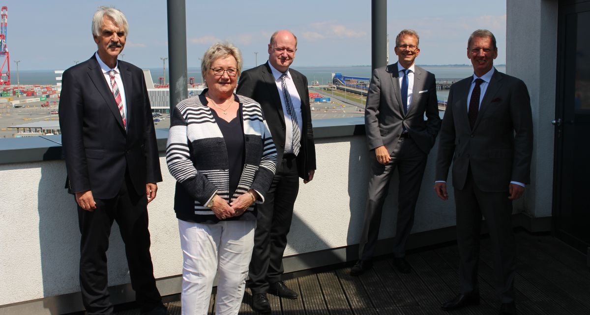 Finanzminister Hilber besucht JadeWeserPort