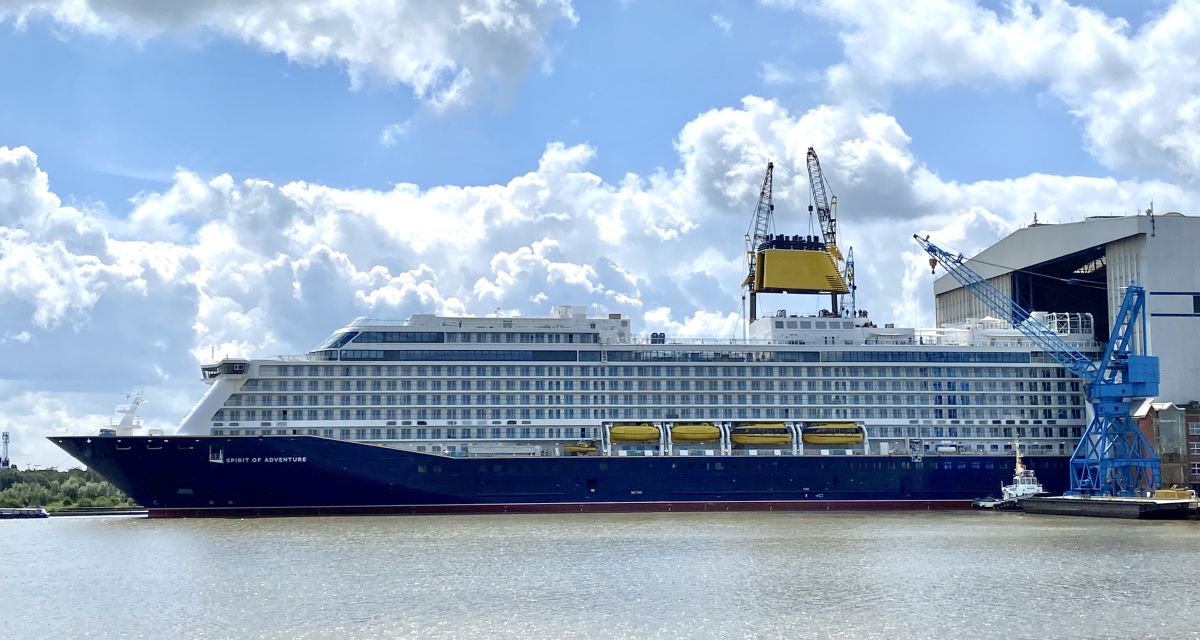 „Spirit of Adventure“ verlässt Baudockhalle der Meyer Werft
