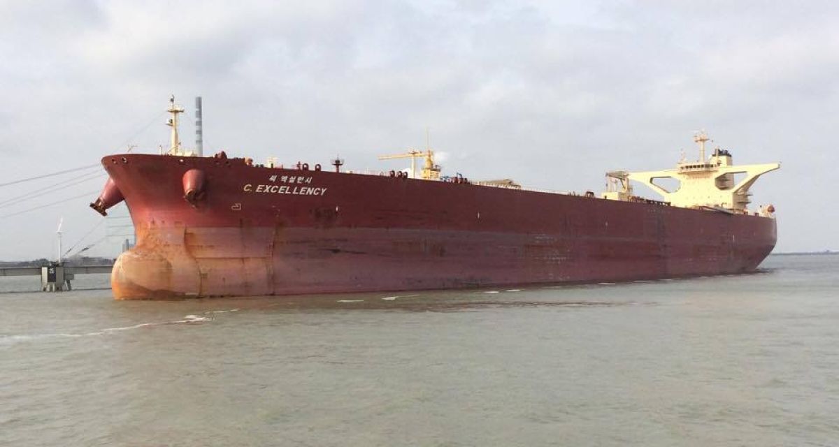 2.000 Liter Gasöl nach Unfall in Weser gelangt