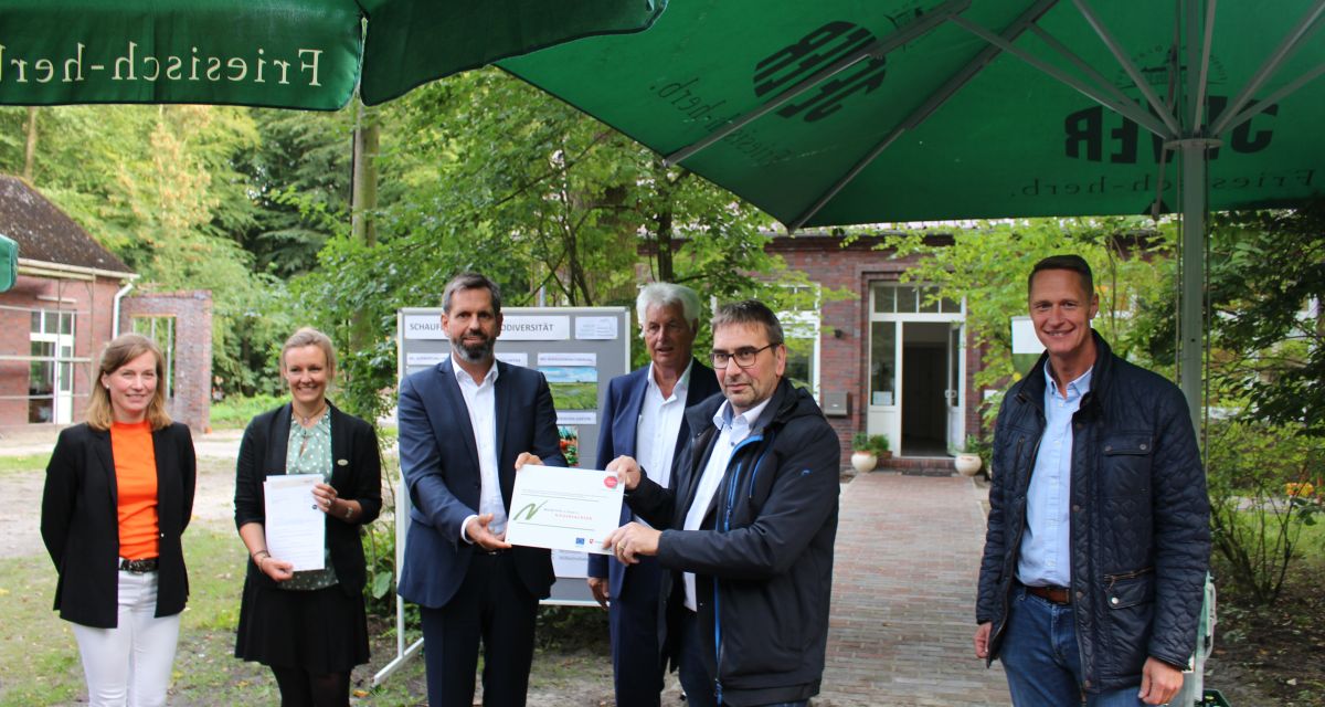 Lies übergibt Fördergelder für Naturschutzstiftung