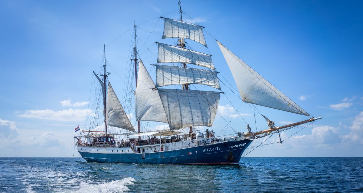 Segelschiff Atlantis unter vollen Segeln