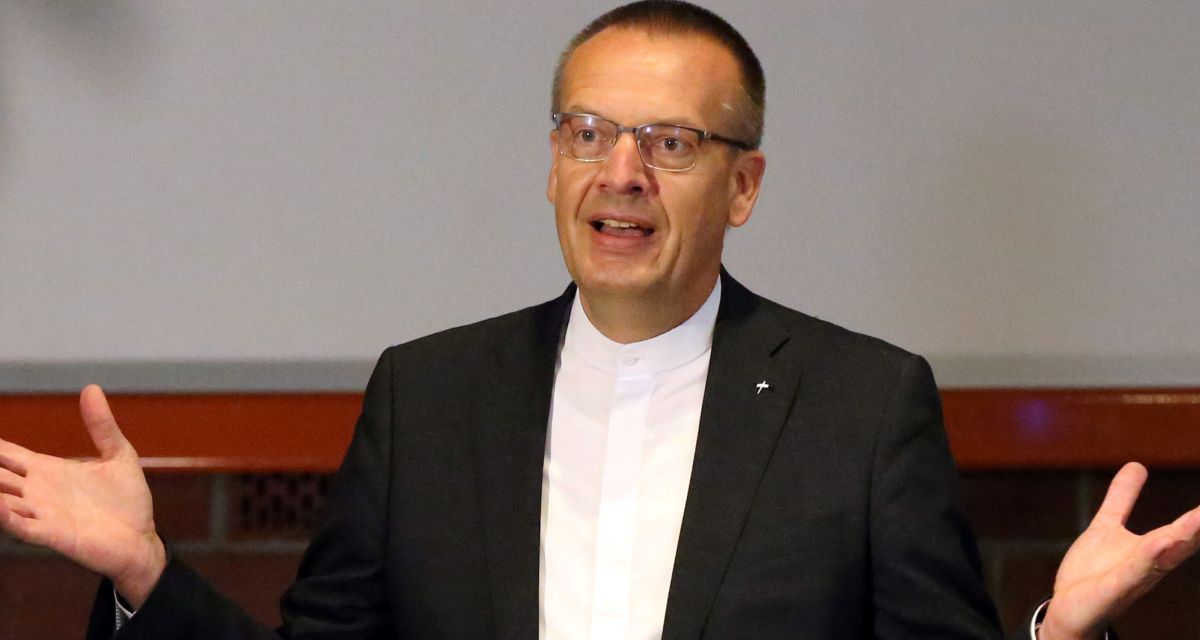 Bischof Adomeit bei der 49. Synode