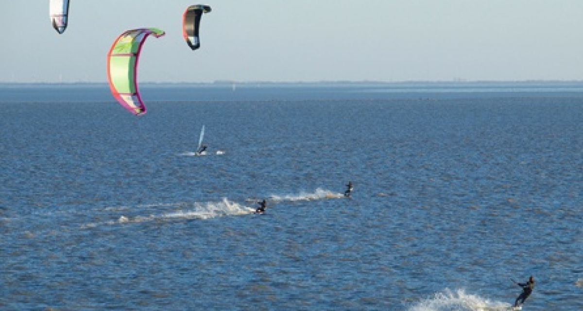 Möglichkeit für Kitesurfen am Fliegerdeich wird geprüft