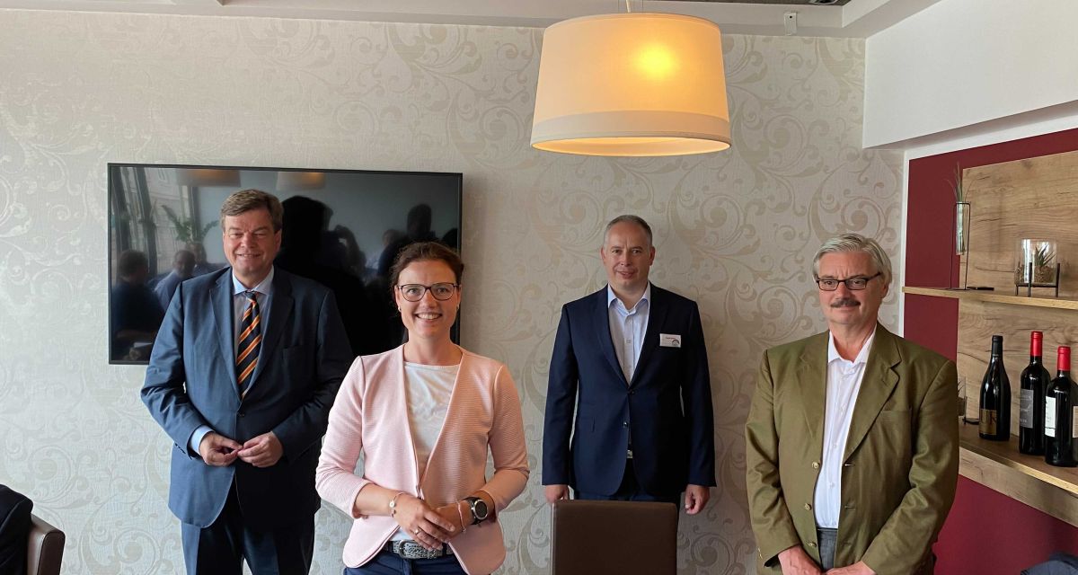 Ferlemann zu Besuch in Wilhelmshaven