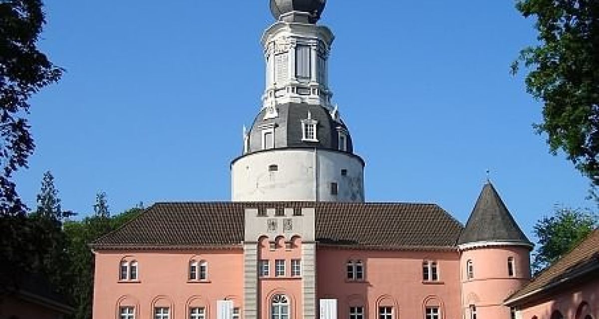 Schloss Jever leuchtet am Samstag pink